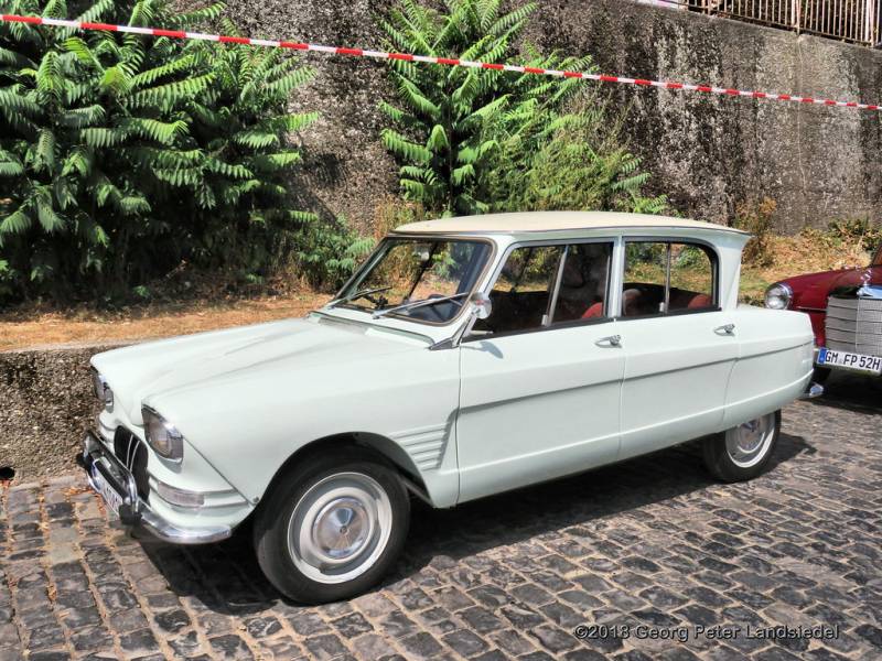 Restauration d'un véhicule de collection Citroen AMI 6 à Laval en Mayenne