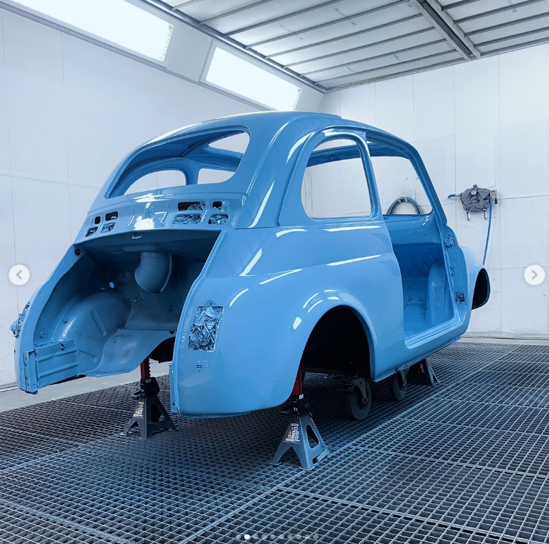 Restauration / montage carrosserie d'une voiture ancienne de collection Fiat 500 à Laval en Mayenne Pays de la Loire