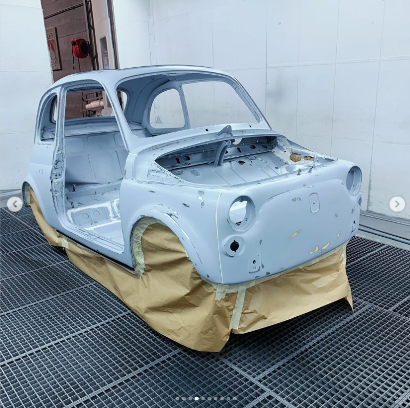 Restauration / montage carrosserie d'une voiture ancienne de collection Fiat 500 à Laval en Mayenne Pays de la Loire