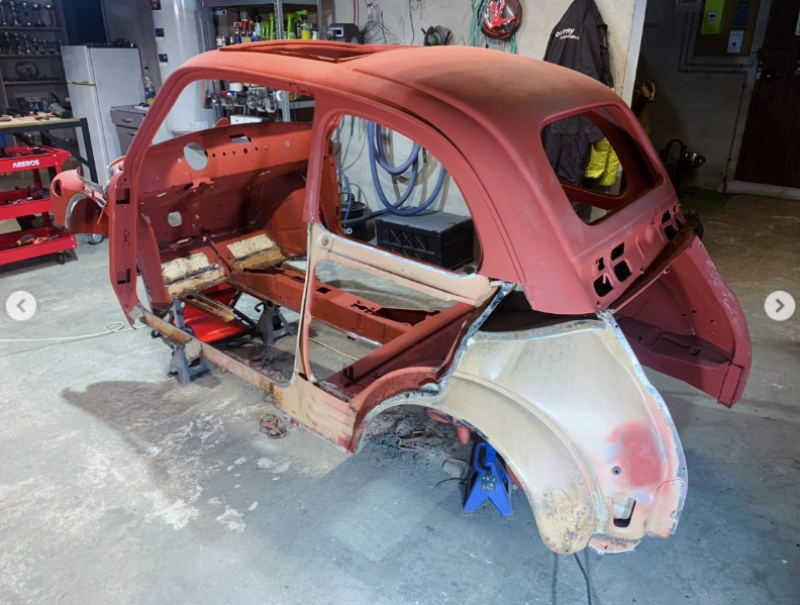 Restauration / montage carrosserie d'une voiture ancienne de collection Fiat 500 à Laval en Mayenne Pays de la Loire