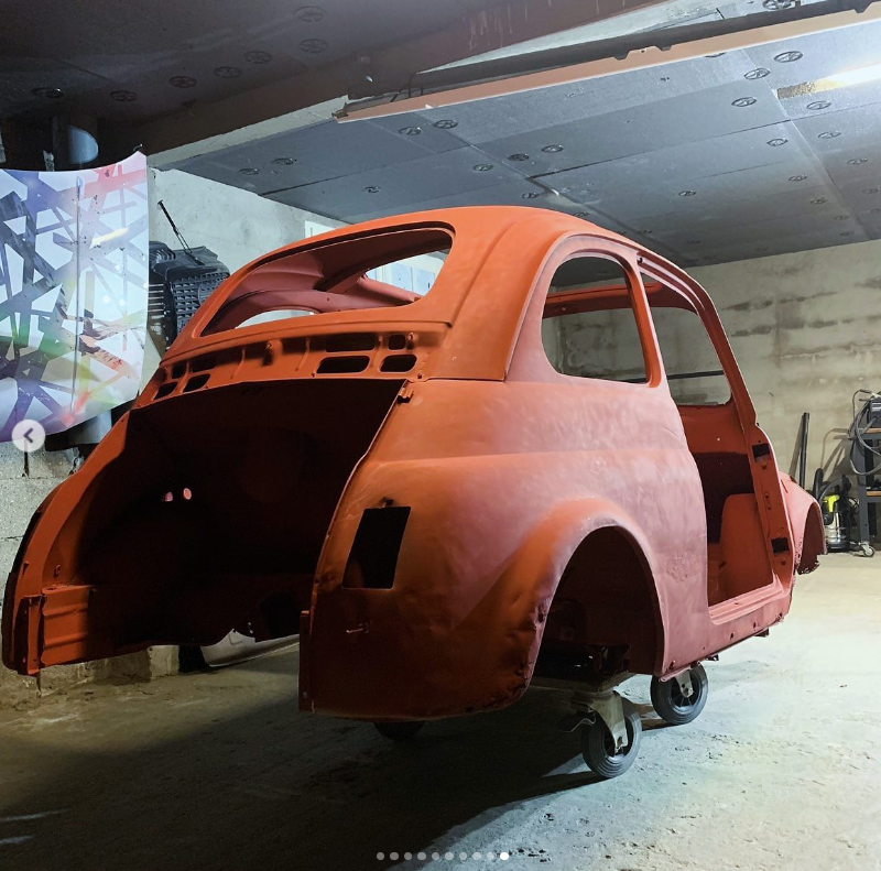 Restauration / montage carrosserie d'une voiture ancienne de collection Fiat 500 à Laval en Mayenne Pays de la Loire